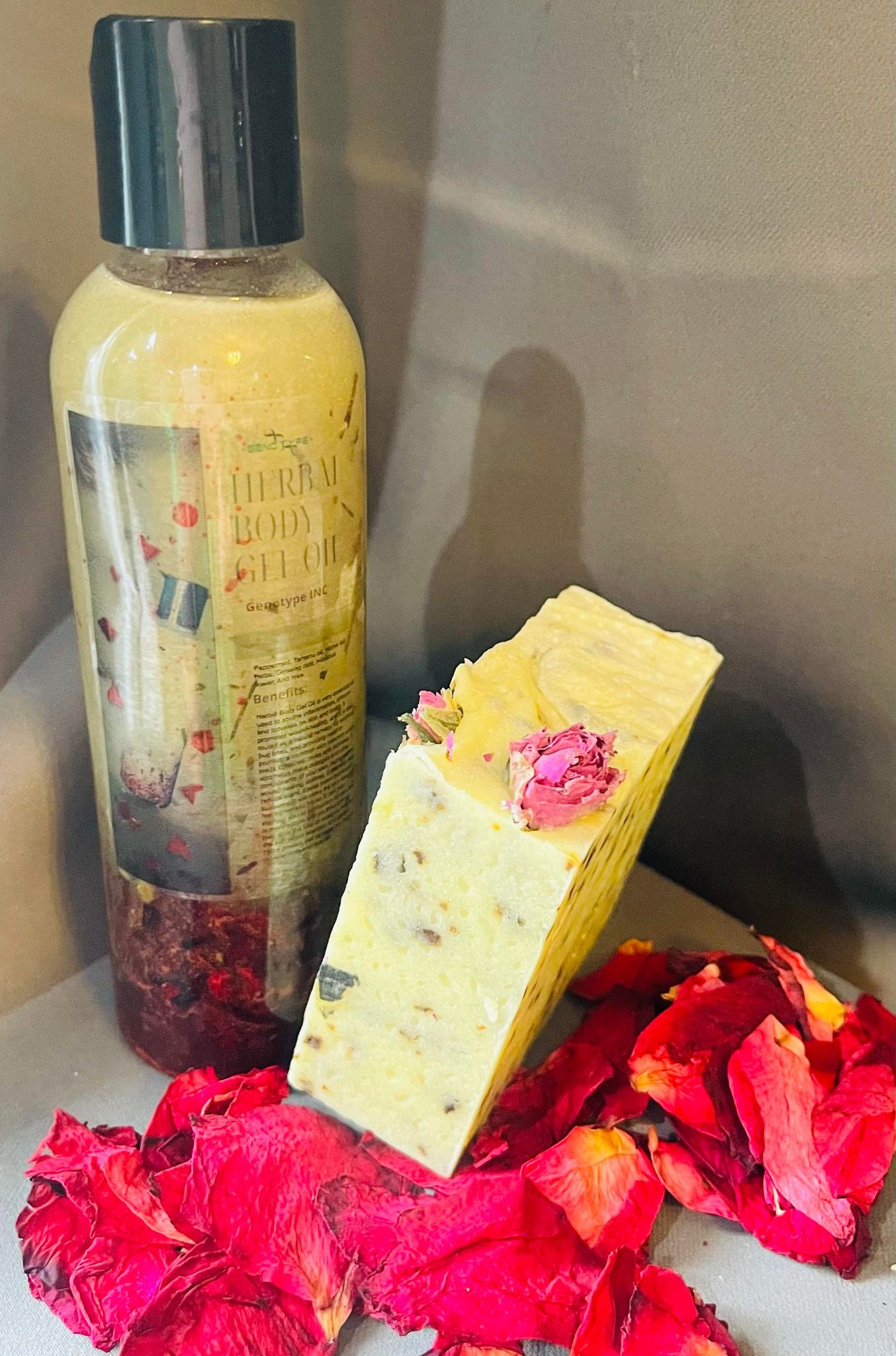 Herbal Body Gel Oil & Smell the Roses Soap Bars Combo